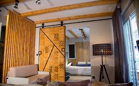 Thesseasyliving Apartments